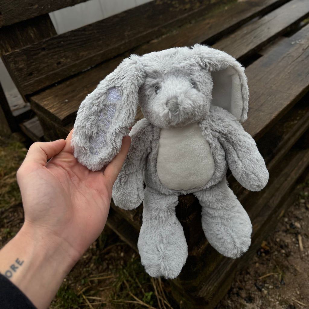 Plišasti zajček z napisom