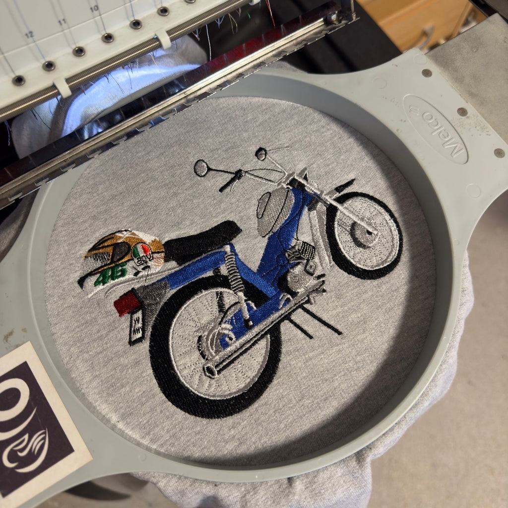 Tvoj Motor na oblačilu