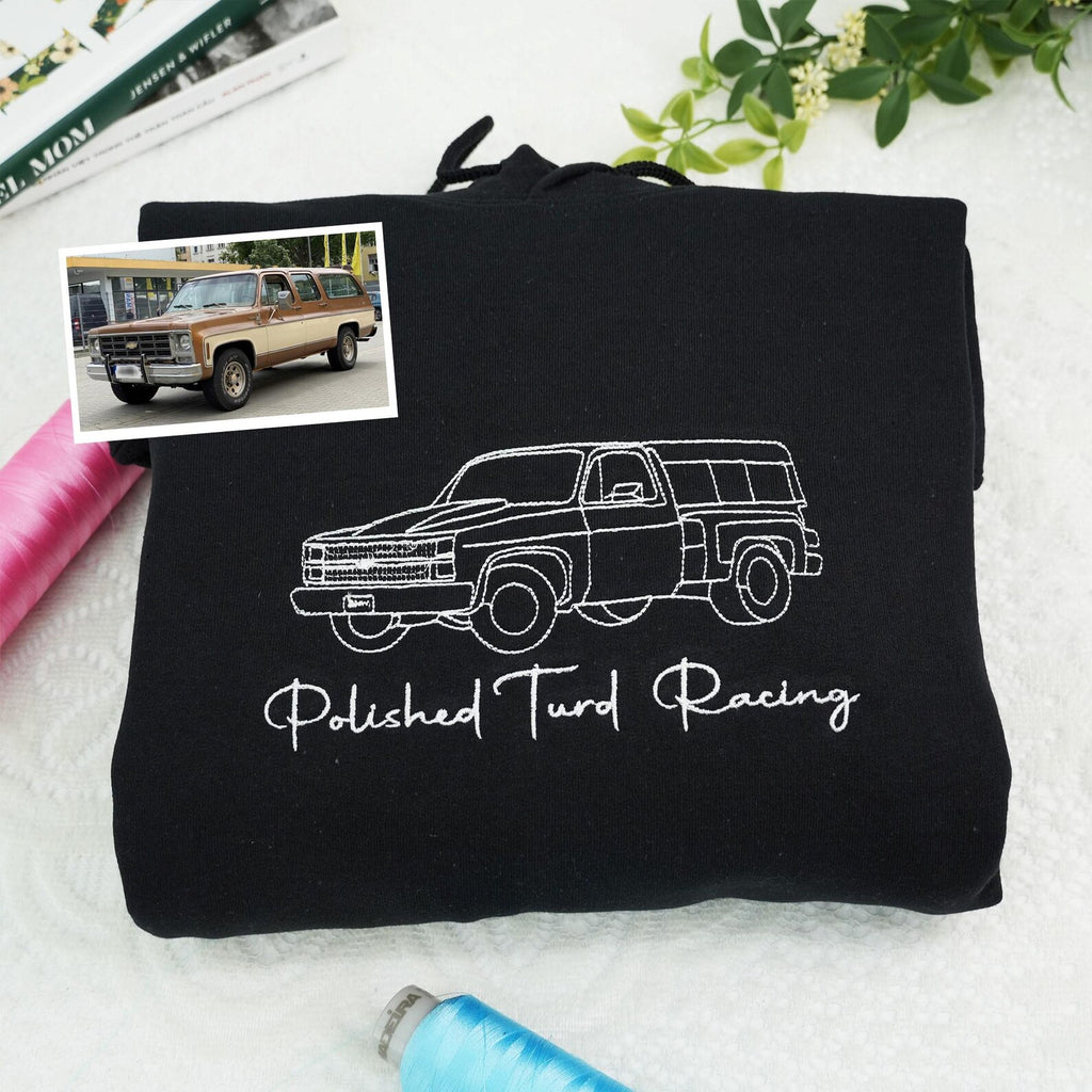 Obris avtomobila na sredini oblačila